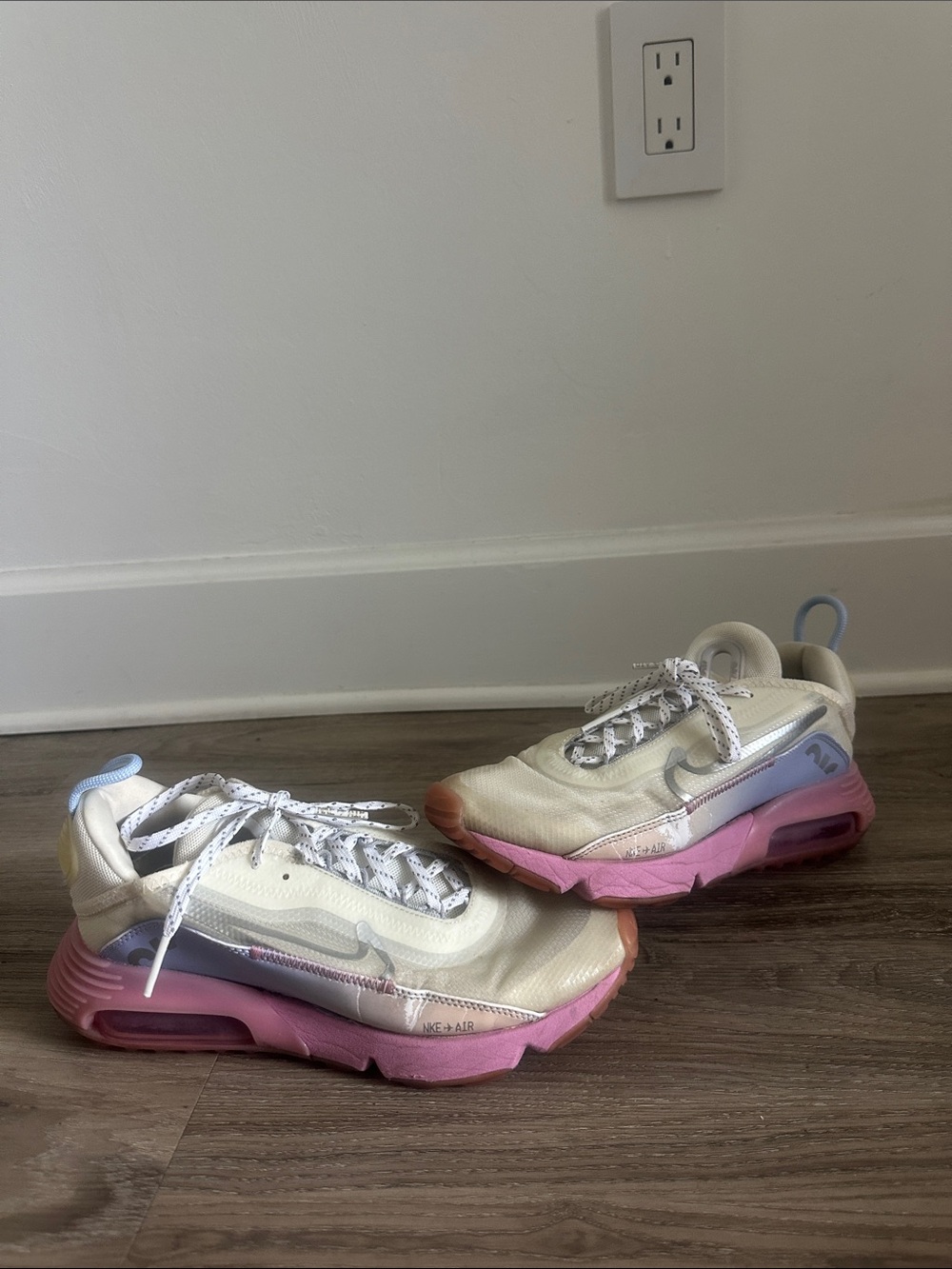 Nike Women's Airmax 2090 Cream, Pink, Purple